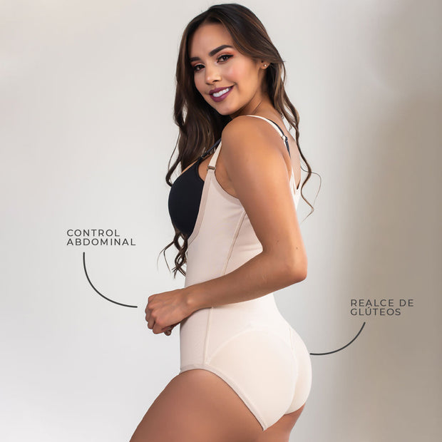 BODY CLÁSICO CON BROCHE BEIGE / Ref: 1232