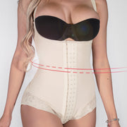 BODY CLÁSICO CON BROCHE Y ENCAJE  BEIGE / Ref: 1233